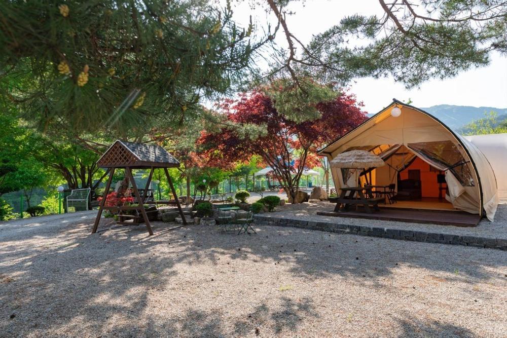 Hotel Inje Naerincheon Glamping Esterno foto